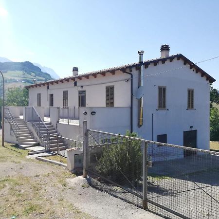 Villa Casa A Montebello Di Bertona Con Vista Gran Sasso Extérieur photo