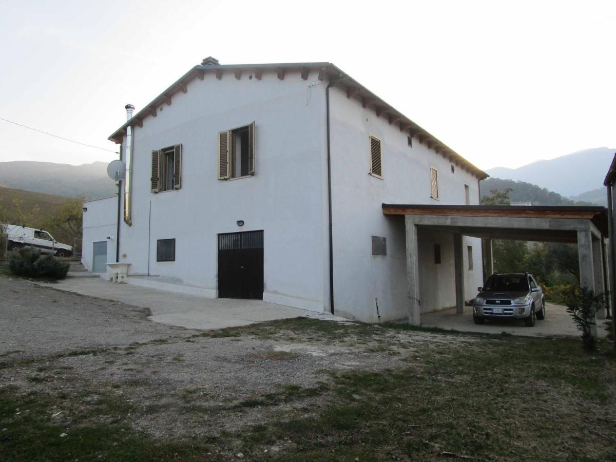 Villa Casa A Montebello Di Bertona Con Vista Gran Sasso Extérieur photo